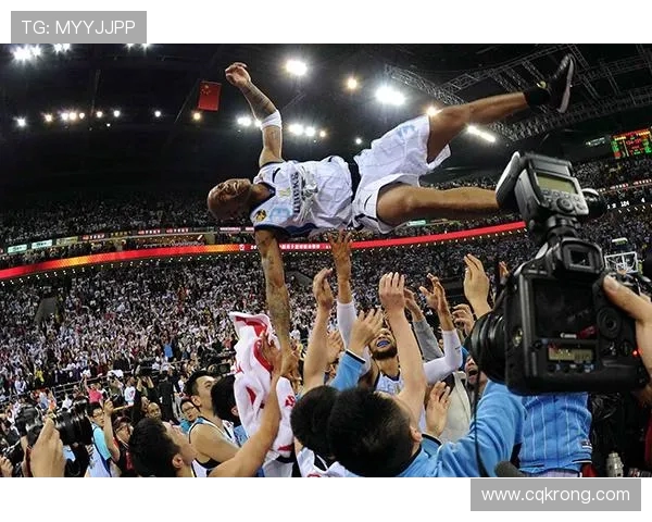 聚焦篮球巨星成长之路与赛场传奇人生背后不为人知的奋斗故事旅程