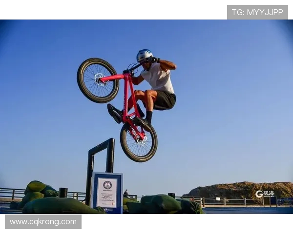 足球天才崛起之路 从默默无闻到世界瞩目的传奇历程