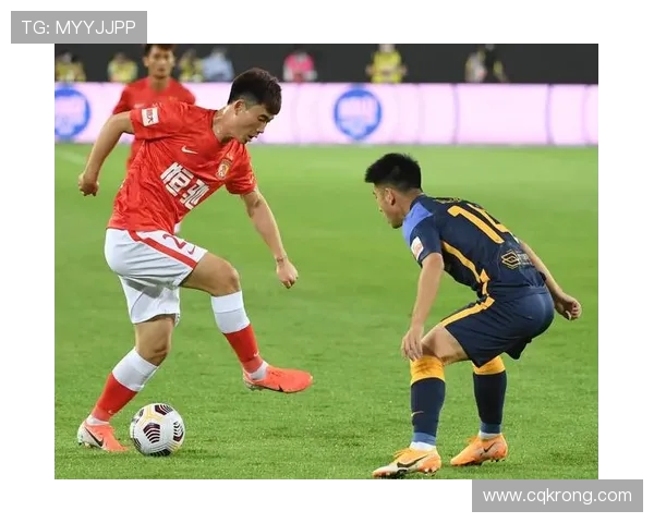 广州足球队实力之争引发热议球迷与专家各执己见