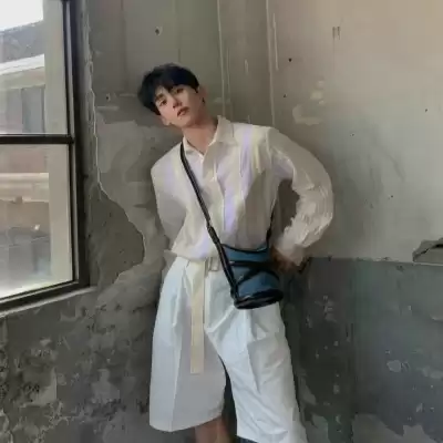 仰映容
